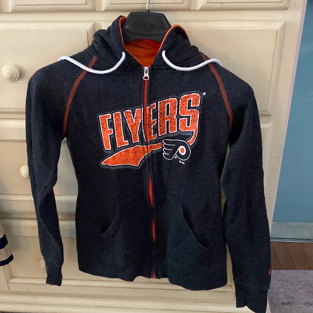 Flyers hooded sweatshirt with zipper.